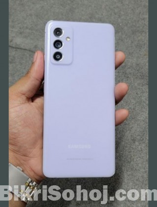 Samsung Galaxy a 82